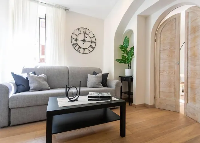 Myrentalinn - - Trastevere Arch