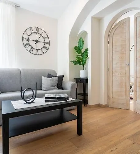 Myrentalinn - - Trastevere Arch Apartament Rzym