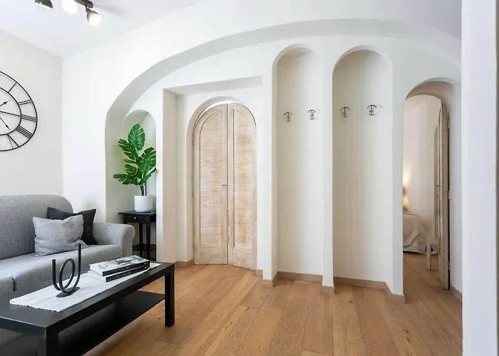 Myrentalinn - - Trastevere Arch * Rzym